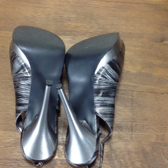 Steve Madden Black & Silver Faux Leather Heels - Picture 6 of 8